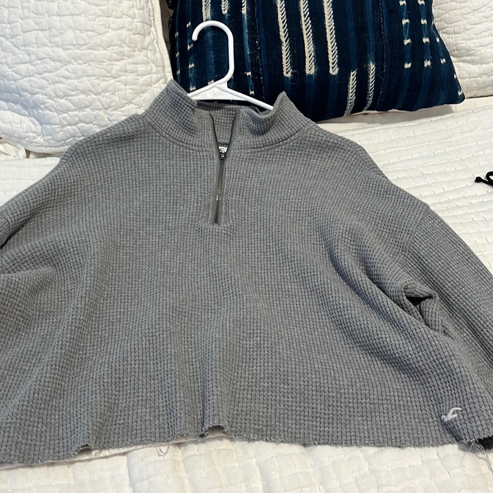 hollister long sleeve (very comfortable) sweater